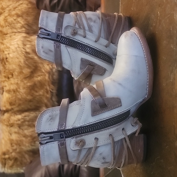 Freebird by Steven Shoes - Feebird Distressed Ice Crue Ankle Booties. Size: 7